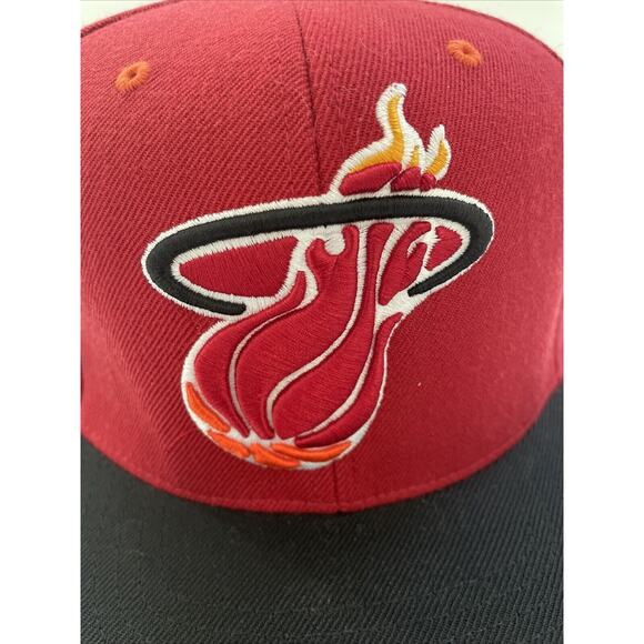 Mitchell & Ness‎ Hardwood Classics Basketball Cap Miami Heat Fitted Hat 7 5/8 - Picture 2 of 10